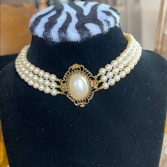 "Signed Richfield choker - three strands of creamy faux pearls, - Picture 3 of 7